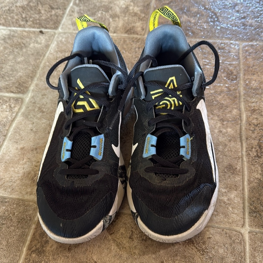 Nike boys shoes